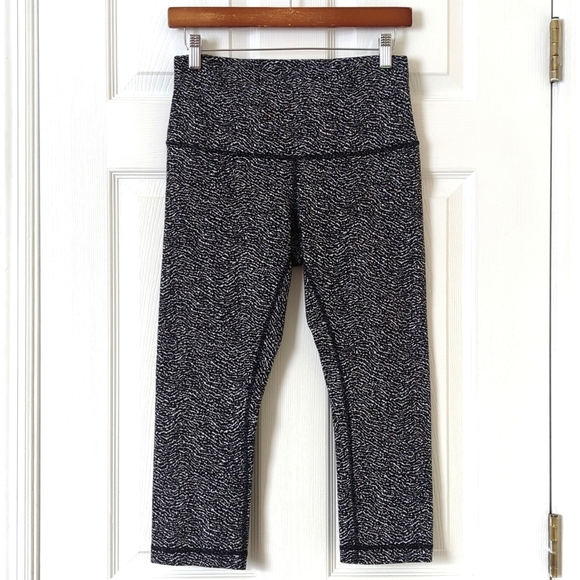 Lululemon Wunder Under Luon Ripple Jacquard Capri Length Leggings Black White 8 - Picture 1 of 13
